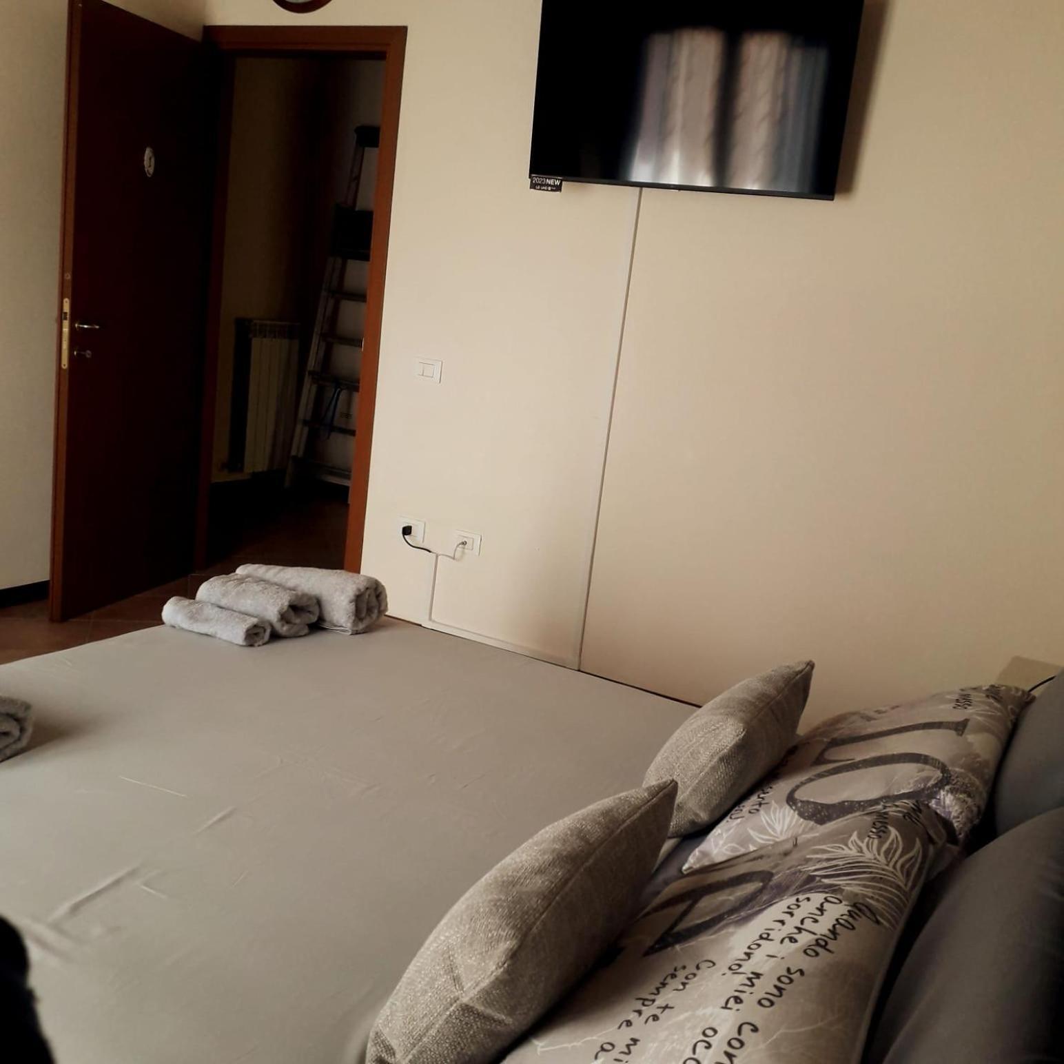 Beb Ulivo Bed and Breakfast Santa Giuletta Eksteriør billede