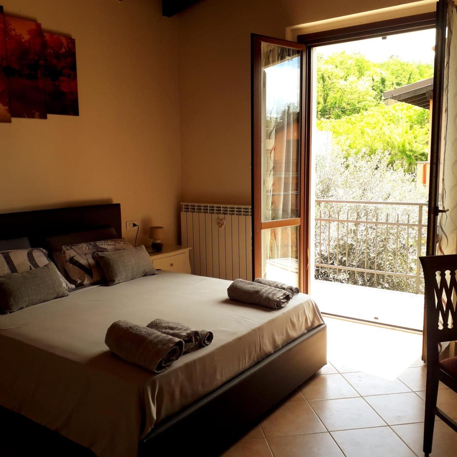 Beb Ulivo Bed and Breakfast Santa Giuletta Eksteriør billede